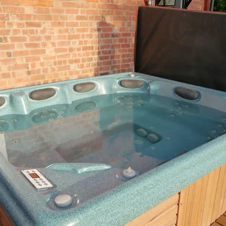 Juliet Cottage Hot Tub Sleeps 3 Singles Or Double Stratford-upon-Avon Exterior photo