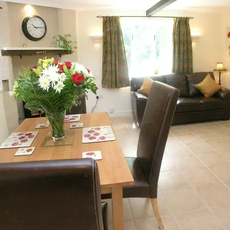 Juliet Cottage Hot Tub Sleeps 3 Singles Or Double Stratford-upon-Avon Exterior photo